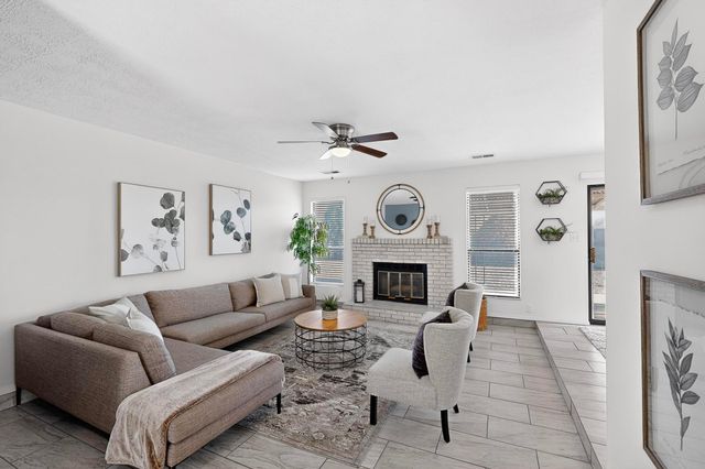 350 Western Hills Drive SE, Rio Rancho, NM 87124