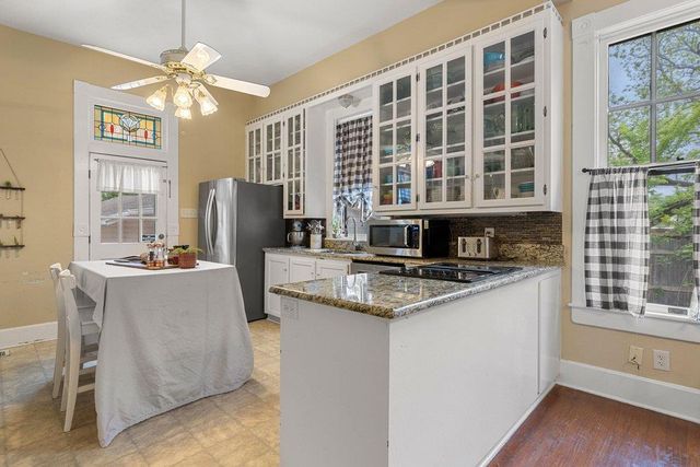 819 Hackberry ST, Taylor, TX 76574