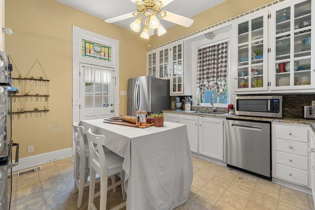 819 Hackberry ST, Taylor, TX 76574