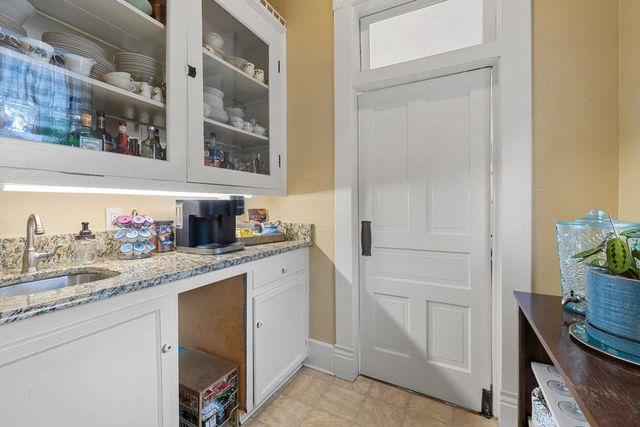 819 Hackberry ST, Taylor, TX 76574