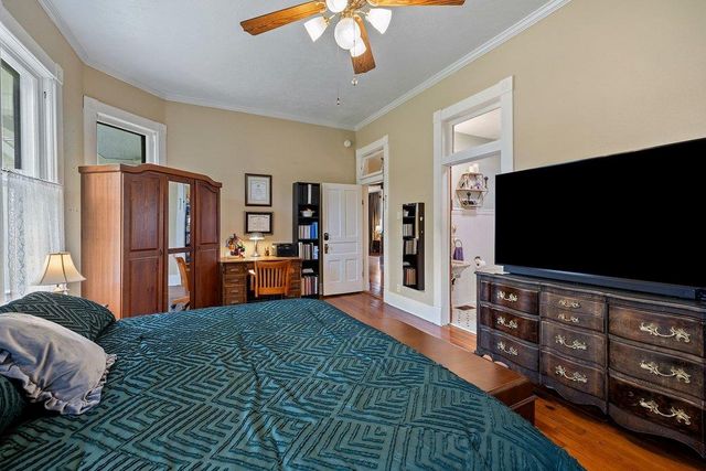 819 Hackberry ST, Taylor, TX 76574