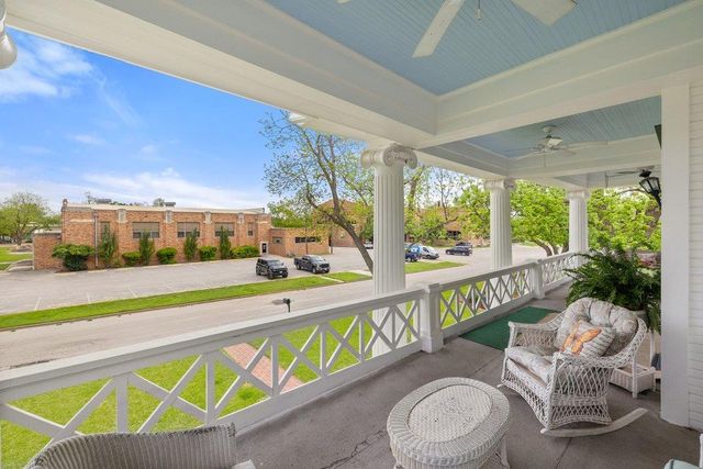 819 Hackberry ST, Taylor, TX 76574