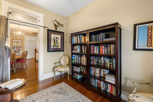 819 Hackberry ST, Taylor, TX 76574