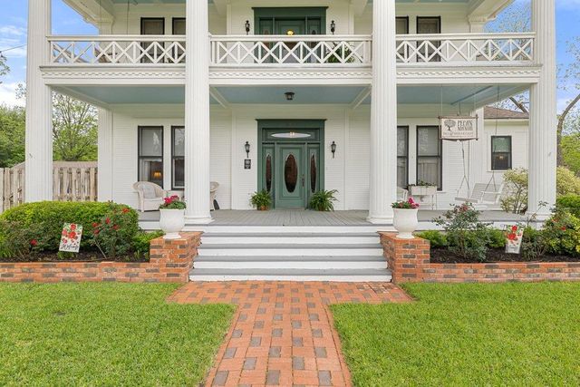 819 Hackberry ST, Taylor, TX 76574