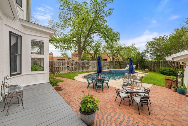 819 Hackberry ST, Taylor, TX 76574