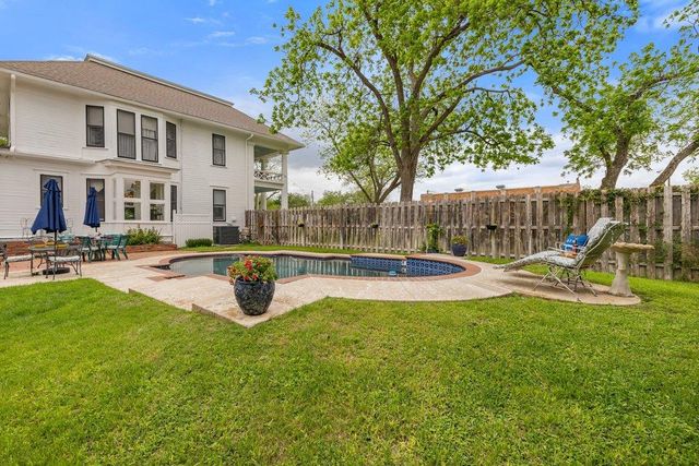 819 Hackberry ST, Taylor, TX 76574