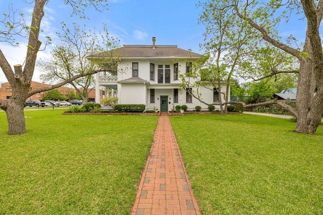 819 Hackberry ST, Taylor, TX 76574