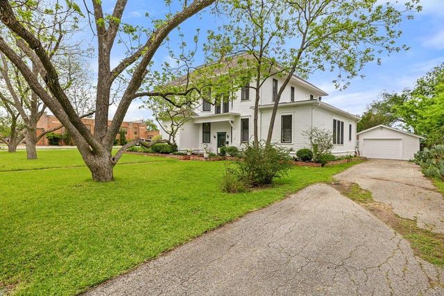 819 Hackberry ST, Taylor, TX 76574