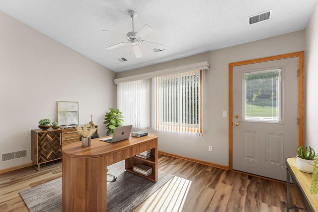 7632 Newbury Road, Woodbury, MN 55125