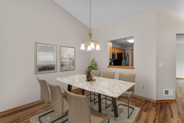 7632 Newbury Road, Woodbury, MN 55125