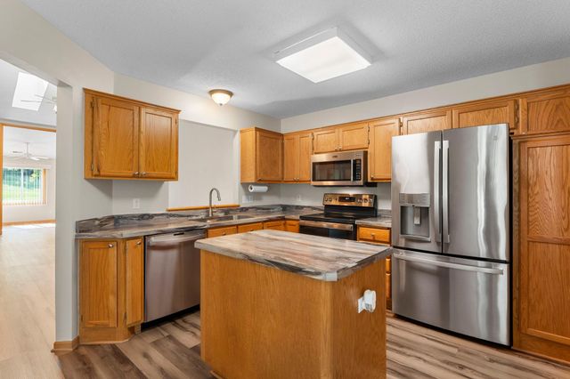 7632 Newbury Road, Woodbury, MN 55125
