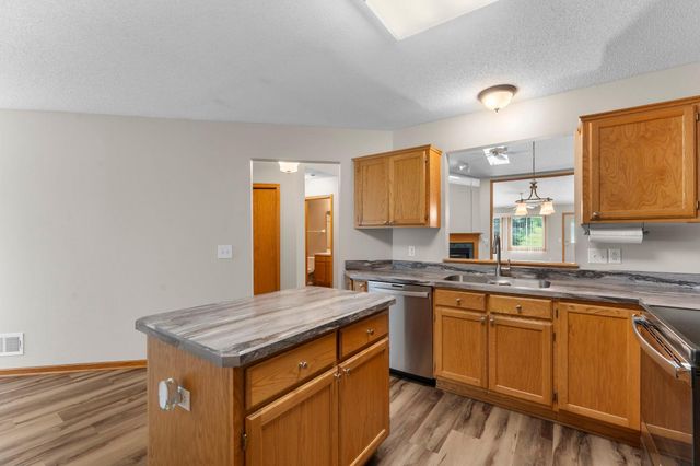 7632 Newbury Road, Woodbury, MN 55125