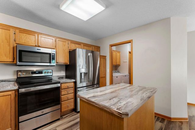 7632 Newbury Road, Woodbury, MN 55125