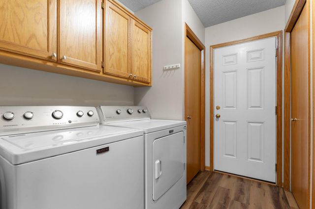 7632 Newbury Road, Woodbury, MN 55125