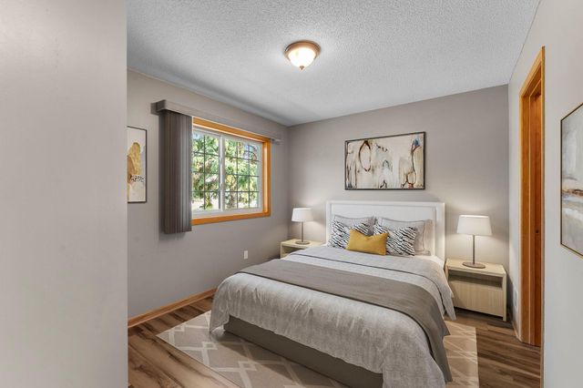 7632 Newbury Road, Woodbury, MN 55125