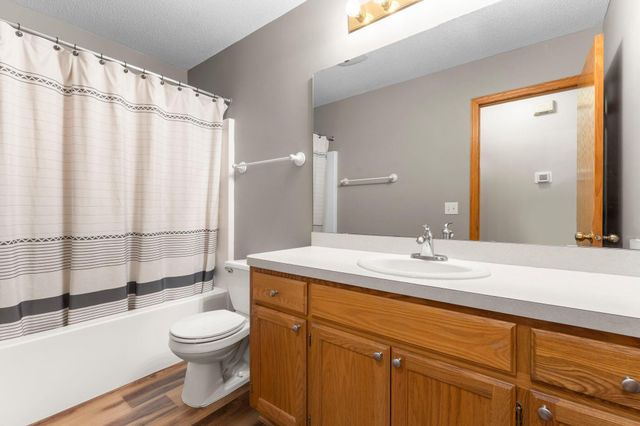 7632 Newbury Road, Woodbury, MN 55125
