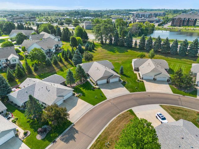7632 Newbury Road, Woodbury, MN 55125