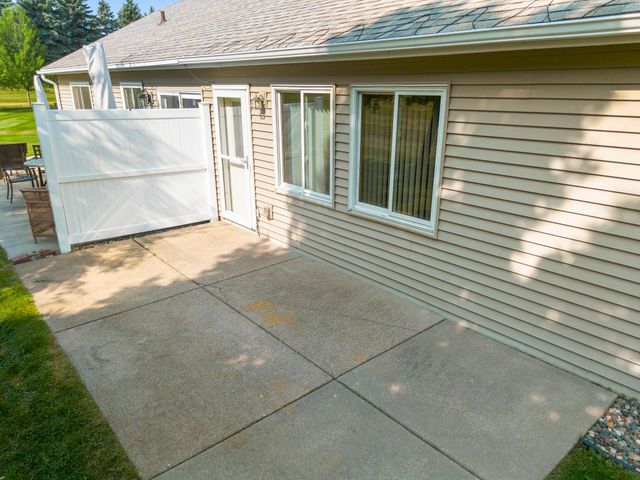 7632 Newbury Road, Woodbury, MN 55125