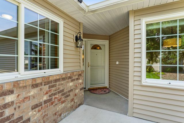 7632 Newbury Road, Woodbury, MN 55125