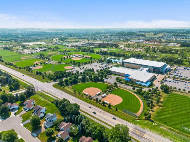 7632 Newbury Road, Woodbury, MN 55125