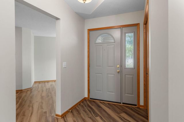 7632 Newbury Road, Woodbury, MN 55125