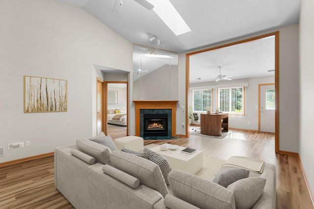 7632 Newbury Road, Woodbury, MN 55125