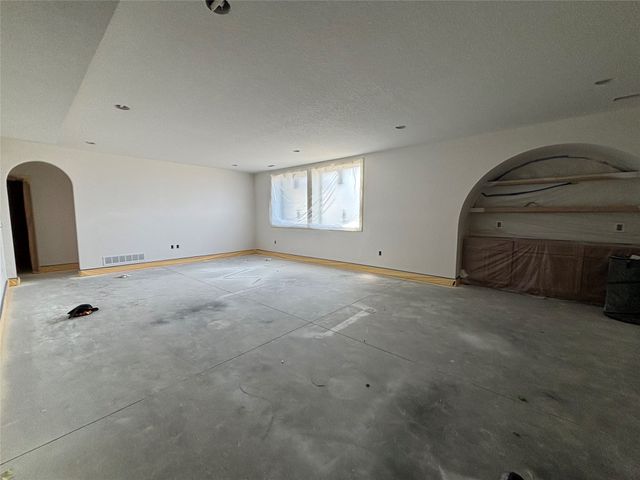 8294 Edgewood Court, West Des Moines, IA 50266