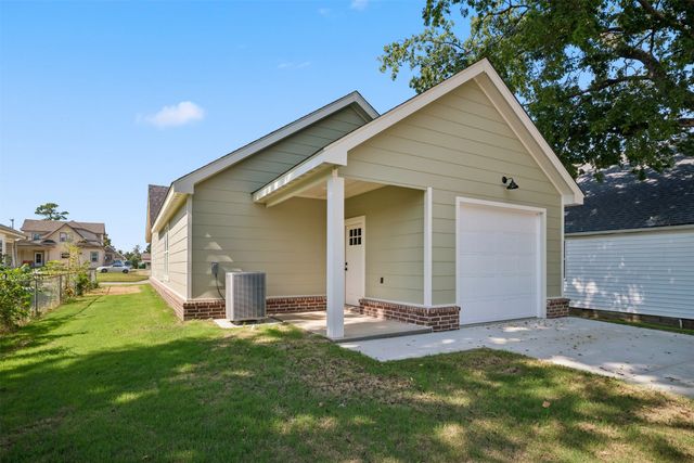 424 E 4th Street, Claremore, OK 74017