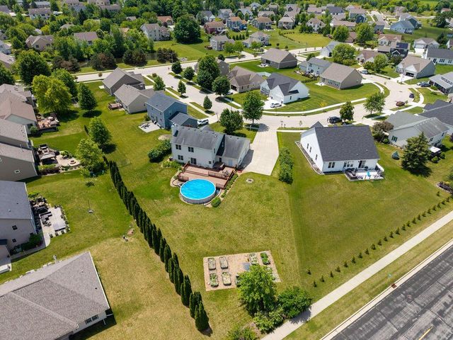 934 Cascade CIRCLE, Hartford, WI 53027