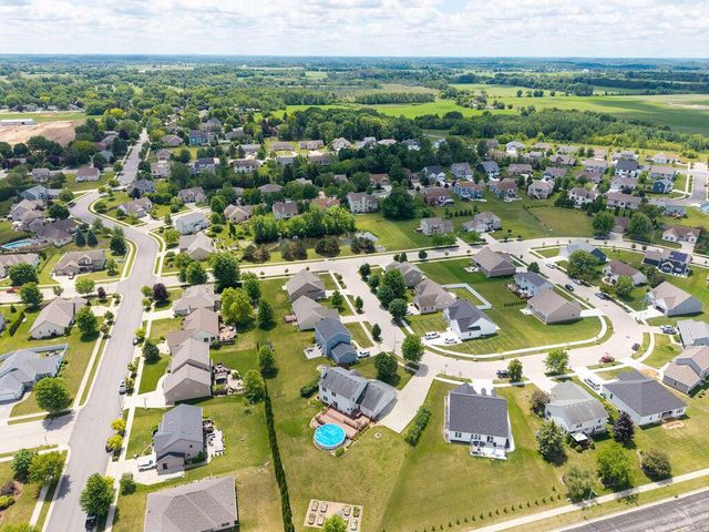 934 Cascade CIRCLE, Hartford, WI 53027