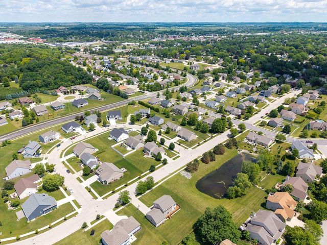 934 Cascade CIRCLE, Hartford, WI 53027