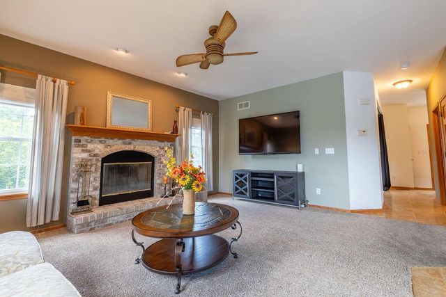934 Cascade CIRCLE, Hartford, WI 53027