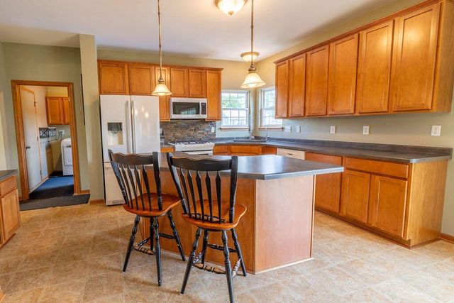 934 Cascade CIRCLE, Hartford, WI 53027