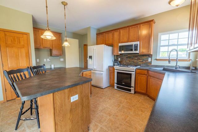 934 Cascade CIRCLE, Hartford, WI 53027