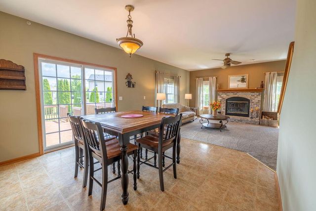 934 Cascade CIRCLE, Hartford, WI 53027