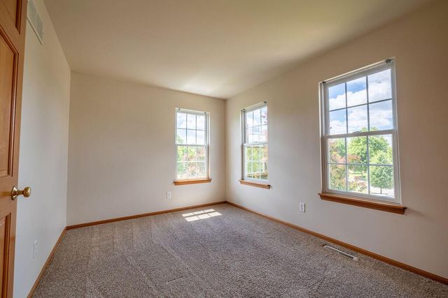 934 Cascade CIRCLE, Hartford, WI 53027