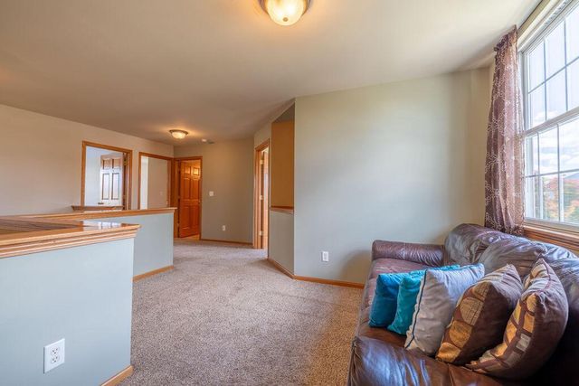 934 Cascade CIRCLE, Hartford, WI 53027
