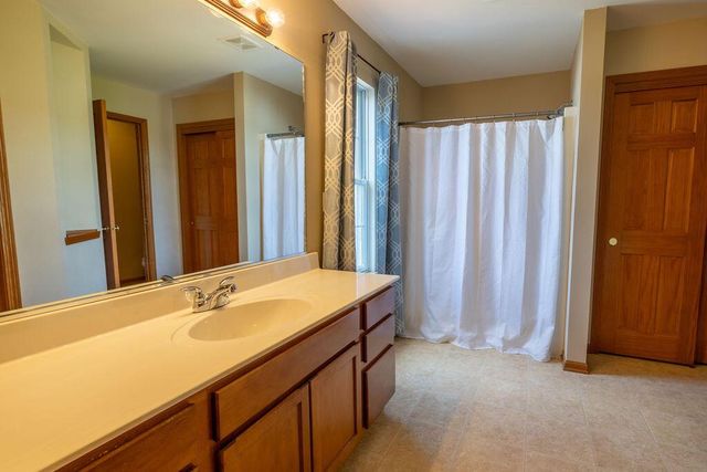934 Cascade CIRCLE, Hartford, WI 53027