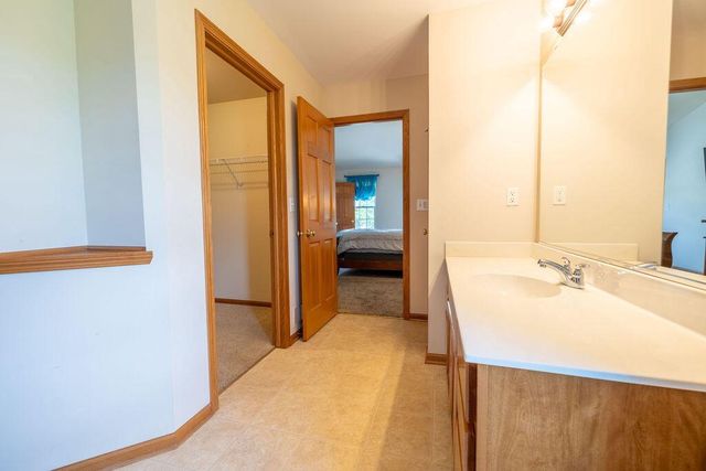 934 Cascade CIRCLE, Hartford, WI 53027