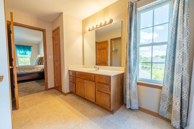 934 Cascade CIRCLE, Hartford, WI 53027