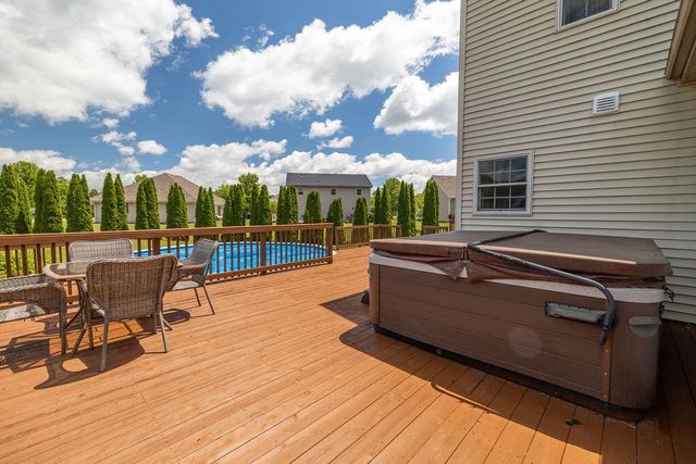 934 Cascade CIRCLE, Hartford, WI 53027