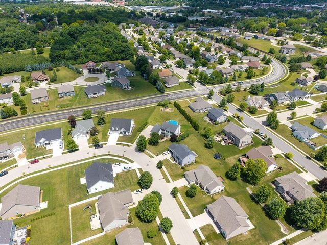 934 Cascade CIRCLE, Hartford, WI 53027