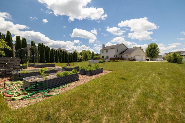 934 Cascade CIRCLE, Hartford, WI 53027