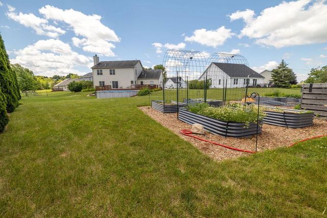 934 Cascade CIRCLE, Hartford, WI 53027