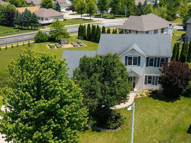 934 Cascade CIRCLE, Hartford, WI 53027