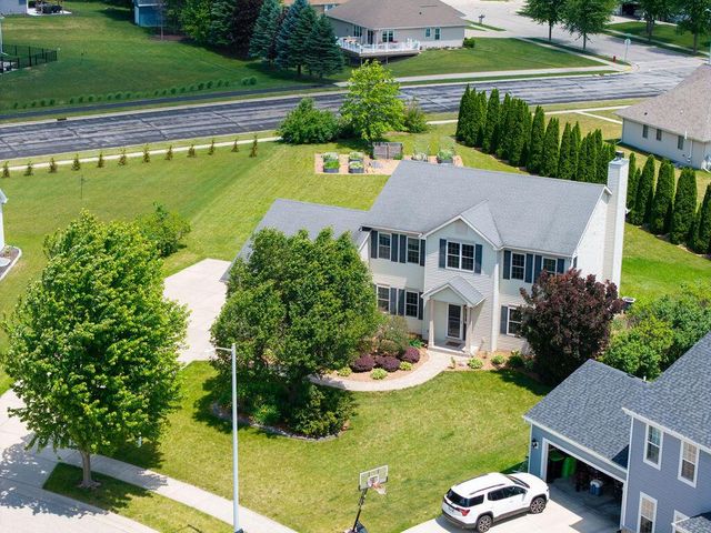 934 Cascade CIRCLE, Hartford, WI 53027