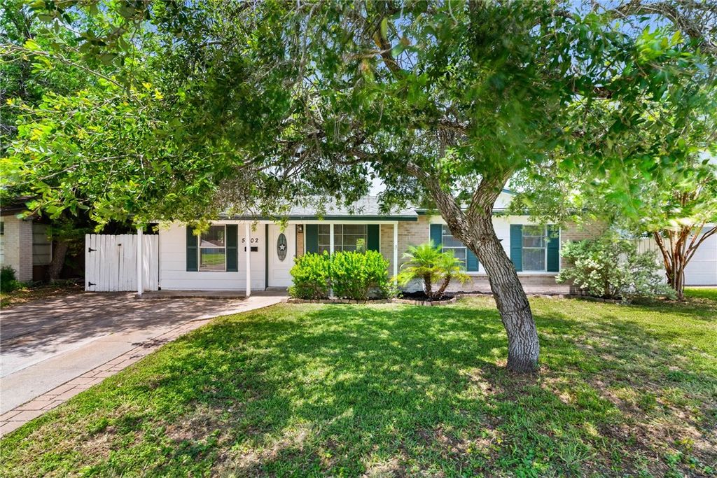 5702 Cain Dr, Corpus Christi, TX 78412 — exterior