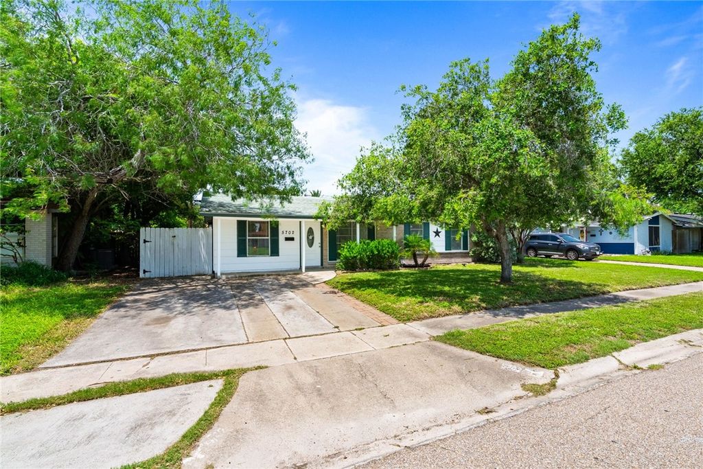 5702 Cain Dr, Corpus Christi, TX 78412 — photo 2