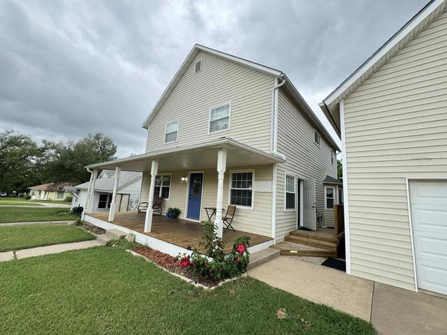 1710 Fowler Ave, Winfield, KS 67156