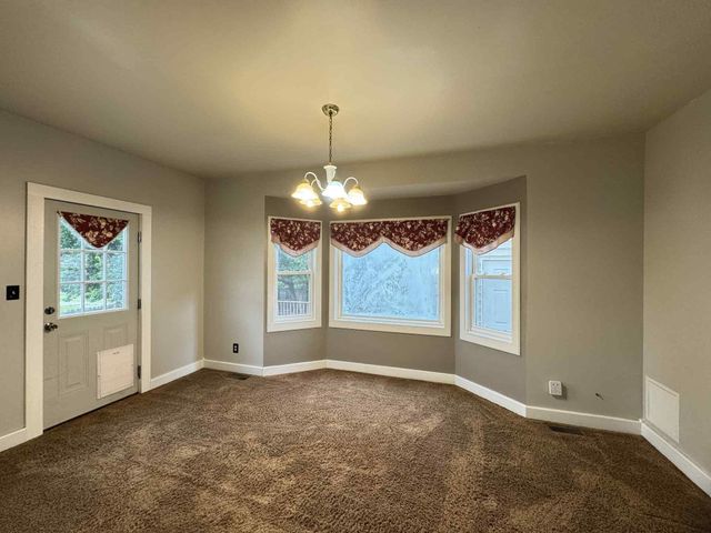 1710 Fowler Ave, Winfield, KS 67156